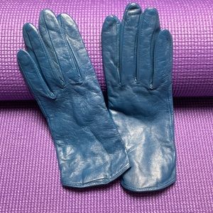 Danier Teal Leather Gloves Genuine Leather with durable woven silk lining Small